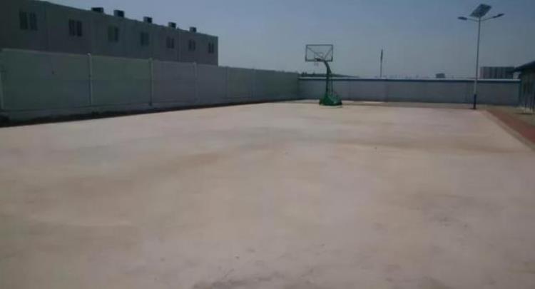 篮球场地面硅pu施工方案「硅pu篮球场基础地面要求与施工流程」