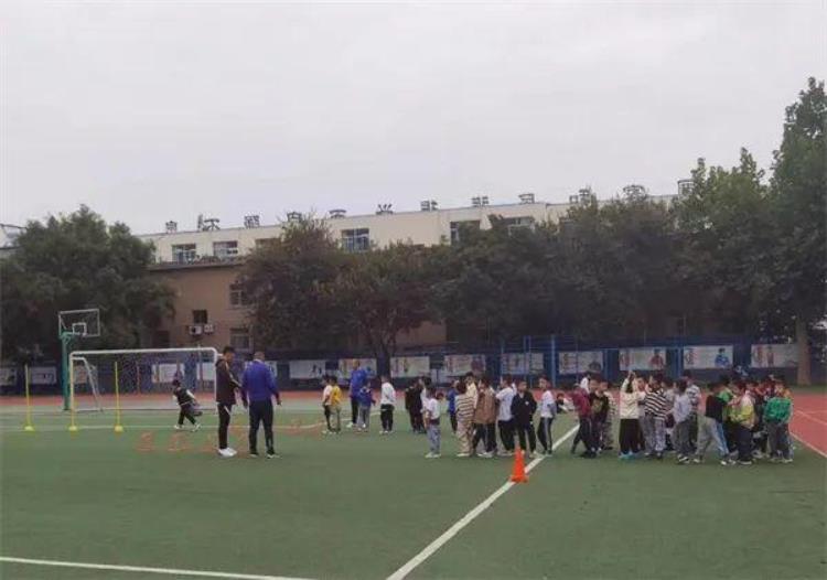 泰安实验中学手球录取招生情况「泰安市实验学校选拔一年级小球员200余人参加提升校园足球氛围」