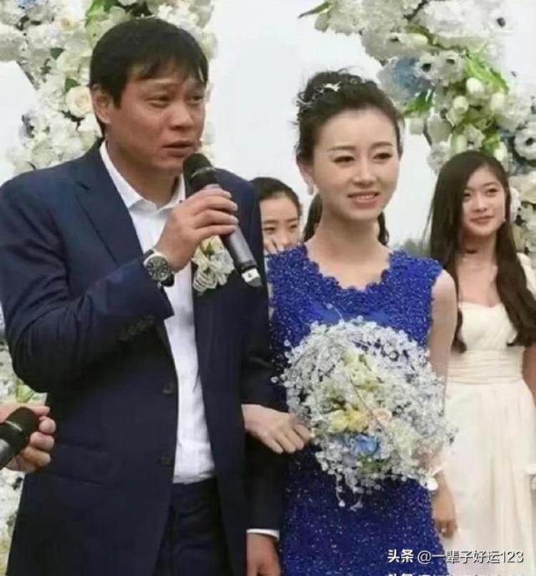 范志毅最新老婆「范志毅三位妻子年龄递减谢晖离婚后索性娶洋妞申花旧将不得了」