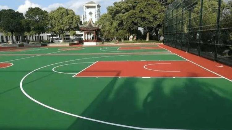 篮球场地面丙烯酸施工工艺「室外篮球场做丙烯酸地坪漆施工工艺全知道」