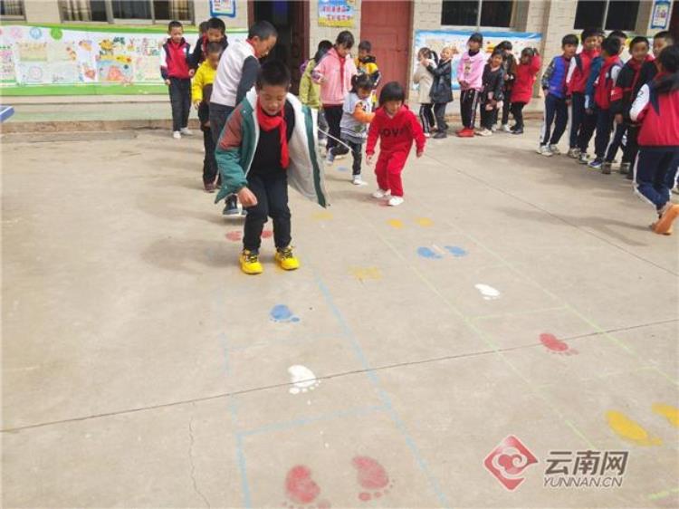 镇雄县第一小学大课间「云南宣威市各中小学将大课间玩出新花样助推青少年健康成长」