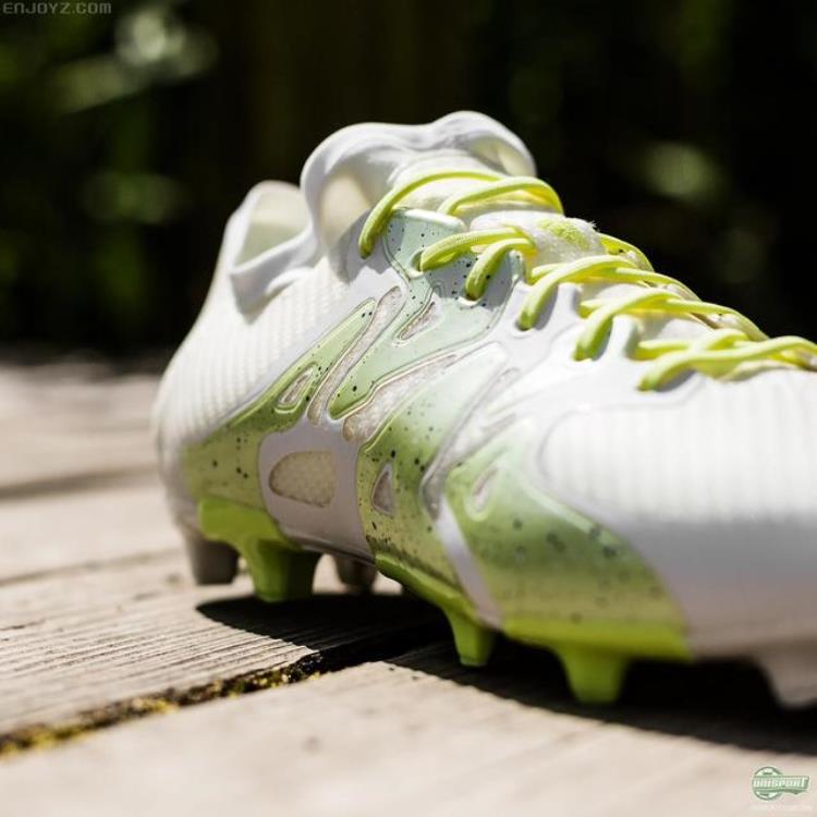 阿迪达斯女子足球鞋「阿迪达斯为女足世界杯推出特别设计Ace和X女款足球鞋」