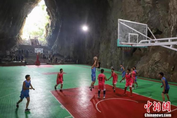 贵州山洞篮球场「贵州这个溶洞里的篮球场要火了嗷嗷火那种」