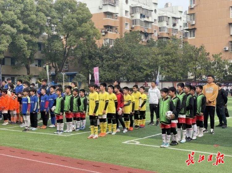 中国青少年足球之歌(正式版)歌词「足球小将们开球知音杯青少年足球赛启幕」